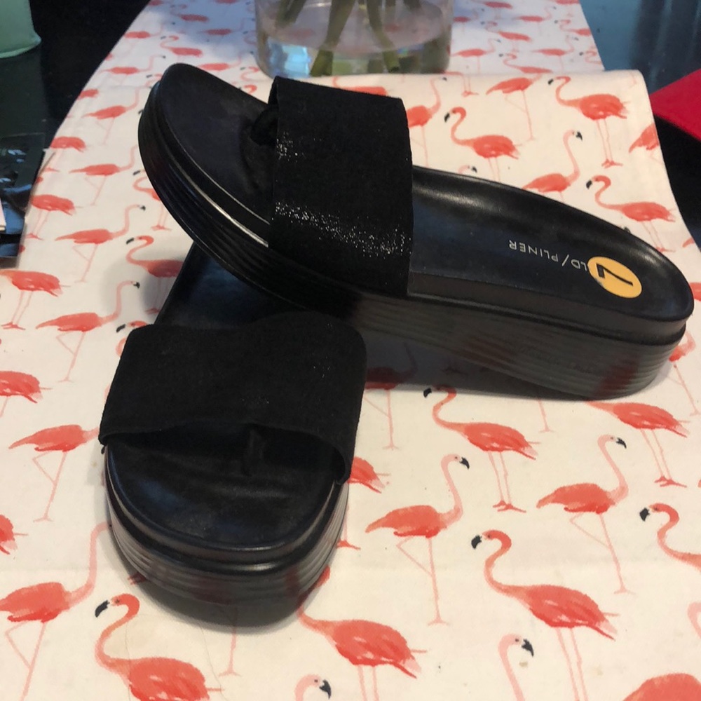 Donald Pliner platform sandals in black